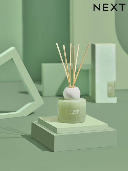 Gardenia and Bergamot 70ml Fragranced Reed Diffuser (E67090) | £12