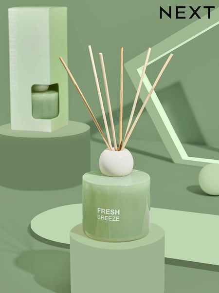 Gardenia and Bergamot 200ml Fragranced Reed Diffuser (E67096) | £20