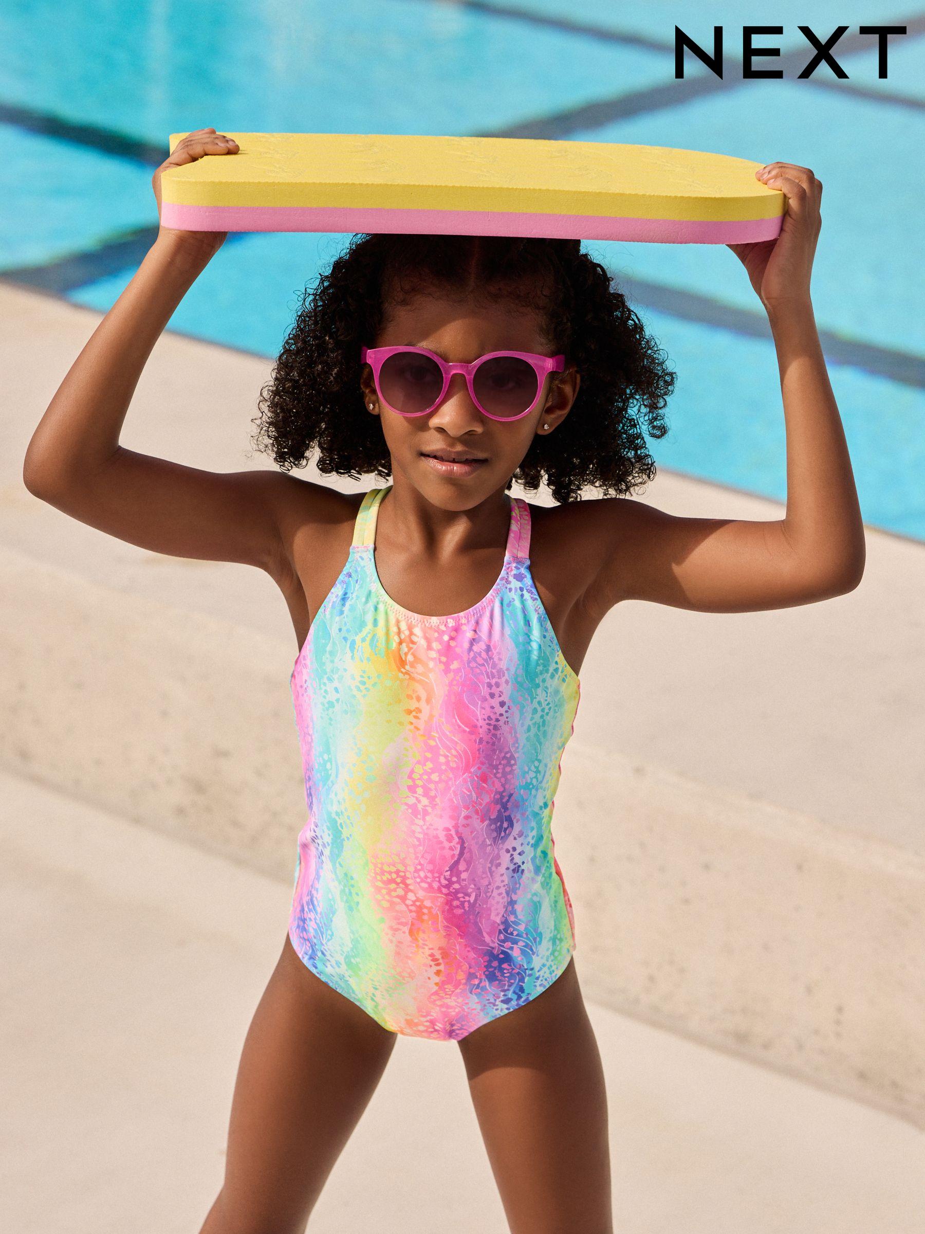 Little girl swim 2025