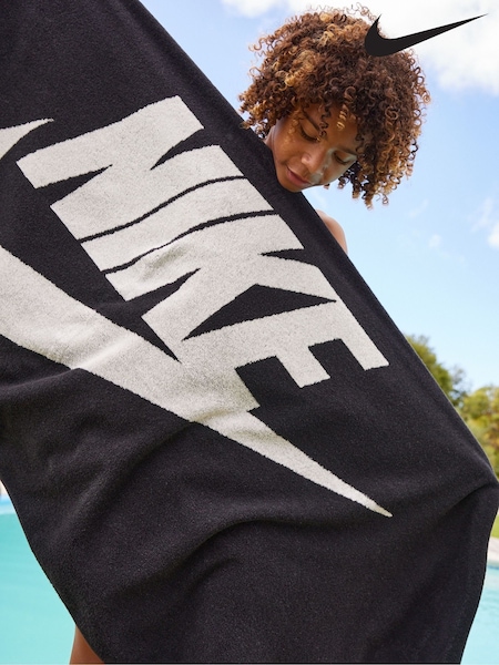 Nike Black 100% Cotton Club Pool Towel (E81913) | £45