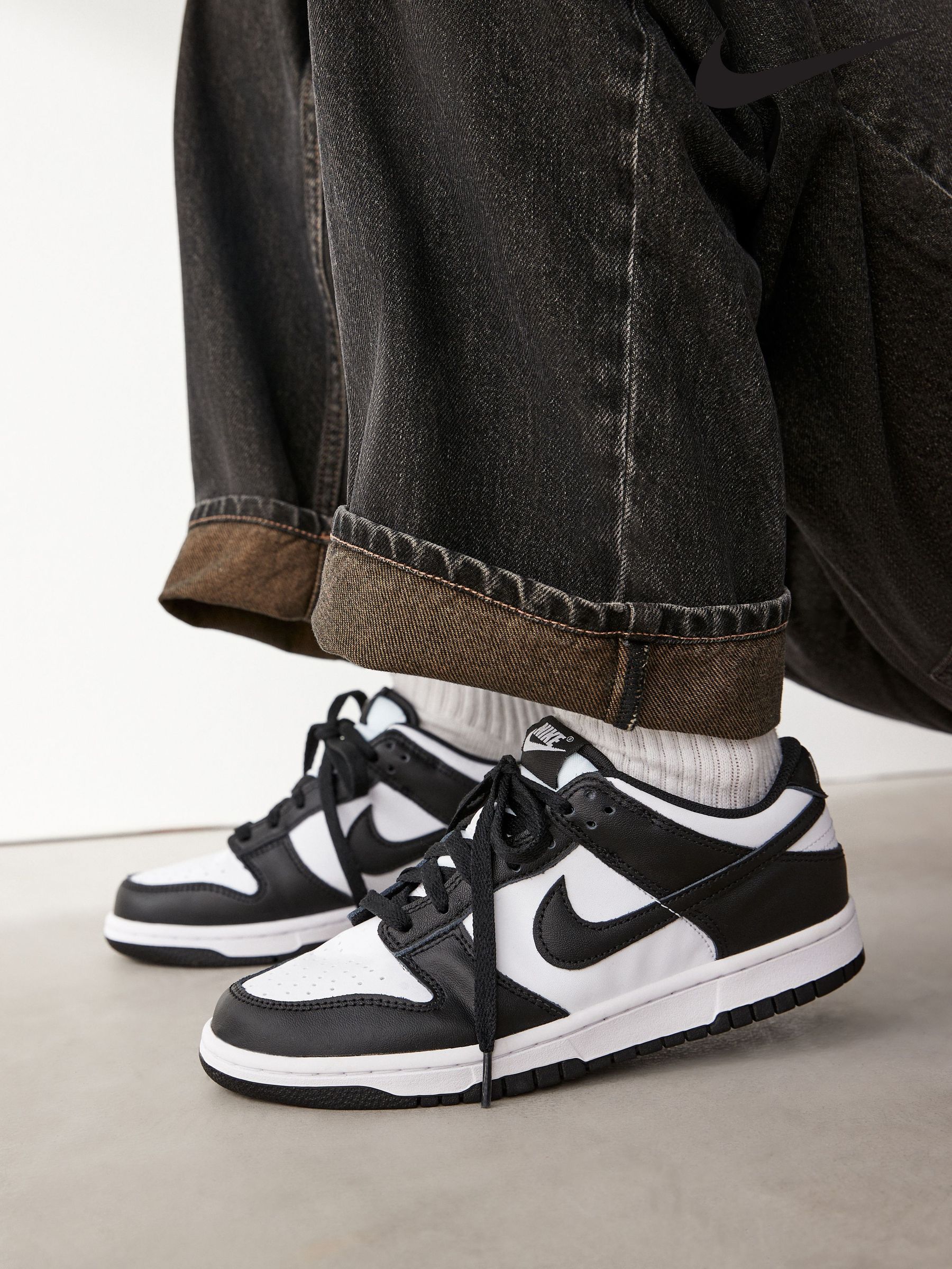 nike dunks black and white youth