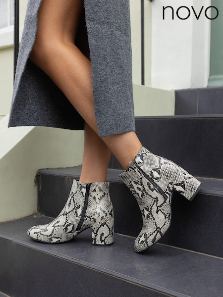 Novo Animal Regular Fit Davion Zip Block Heel Ankle Boots (E94025) | £40