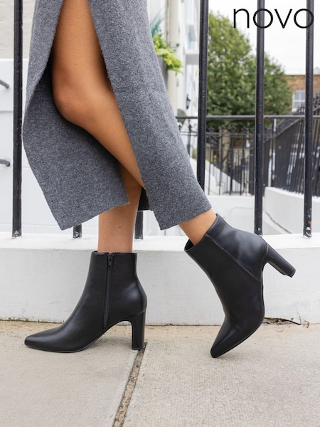 Novo Black Slim Harlie Block Heel Point Ankle Boots (E94092) | £40
