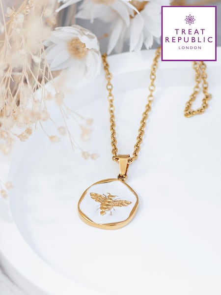 Treat Republic Gold Tone Personalised Honey Bee Pendant and Necklace (E94688) | £35