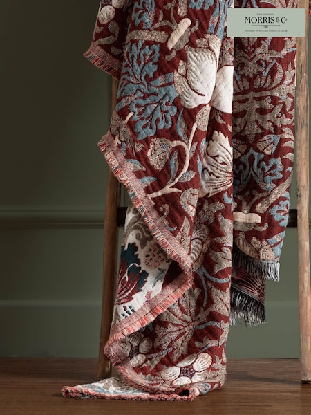 Morris & Co Berry Strawberry Theif Jacquard Multi Layer Throw (E98170) | £78