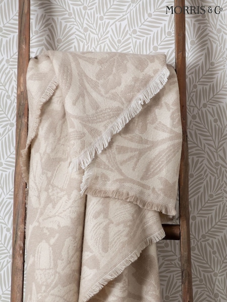 Morris & Co. Linen Acorn Tonal Woven Faux Fur Throw (E98476) | £50