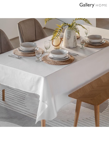 Gallery Home White Small Classic Tablecloth (F28717) | £30