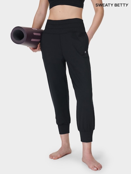 Sweaty Betty Black Gaia Performance Yoga Capri Joggers (F49842) | £80