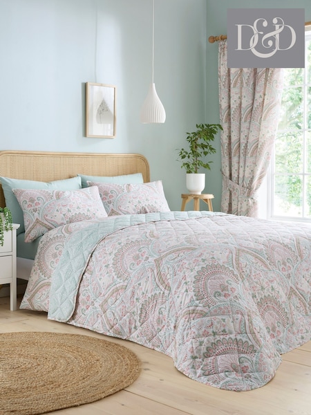 Dreams & Drapes Green Palais Quilted Bedspread (F58391) | £39
