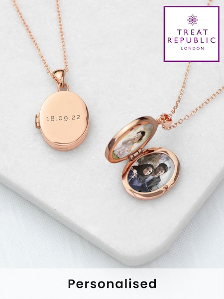Treat Republic Personalised Oval Photo Locket (F88777) | £35