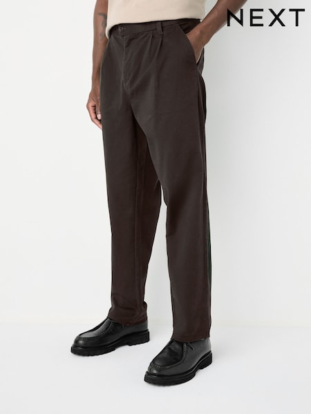 Brown Relaxed Tapered Fit Twin Pleated Stretch Chinos Trousers (F91754) | £28