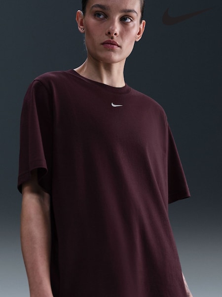 Nike Burgundy Red Sportswear Essential T-Shirt (G00141) | £33