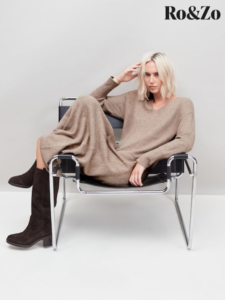 Ro&Zo Brown V-Neck Knit Dress (G06030) | £99