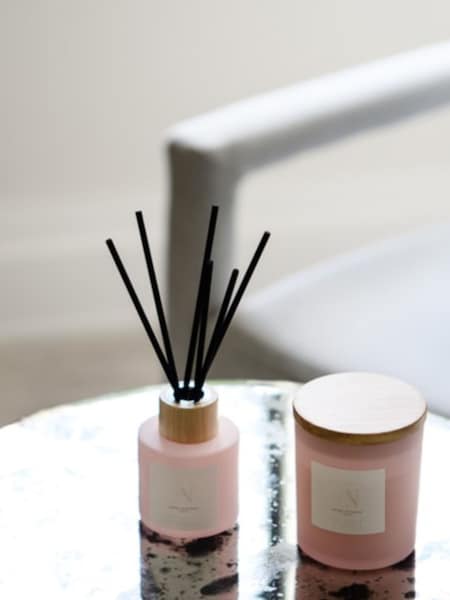 Aroma Naturals Pink Frosted Cherry Vanilla Candle and Diffuser Gift Set (G66420) | £20