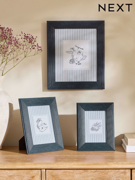 Linear Texture Photo Frame