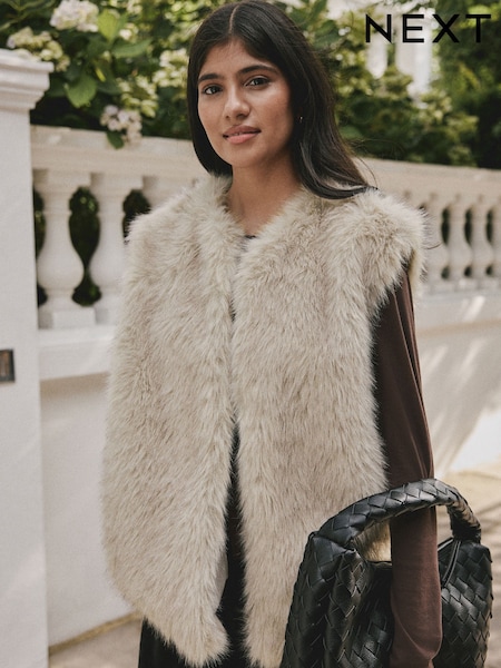 Cream Faux Fur Gilet (H19031) | £38