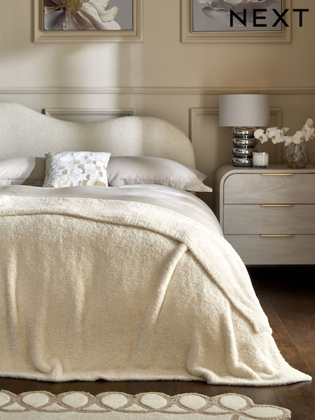 Ivory Eyelash Faux Fur Throw (H24880) | £55 - £75
