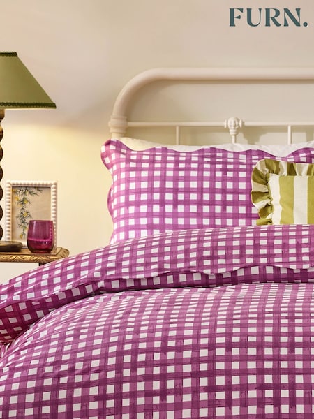 furn. Red Scalloped Edge Gingham Pillowcase (H42573) | £12