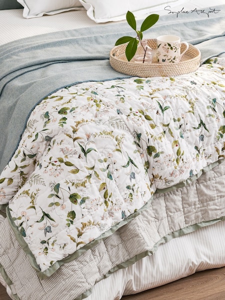 Sophie Allport Off White Wild Floral Quilted Throw (H48814) | £190