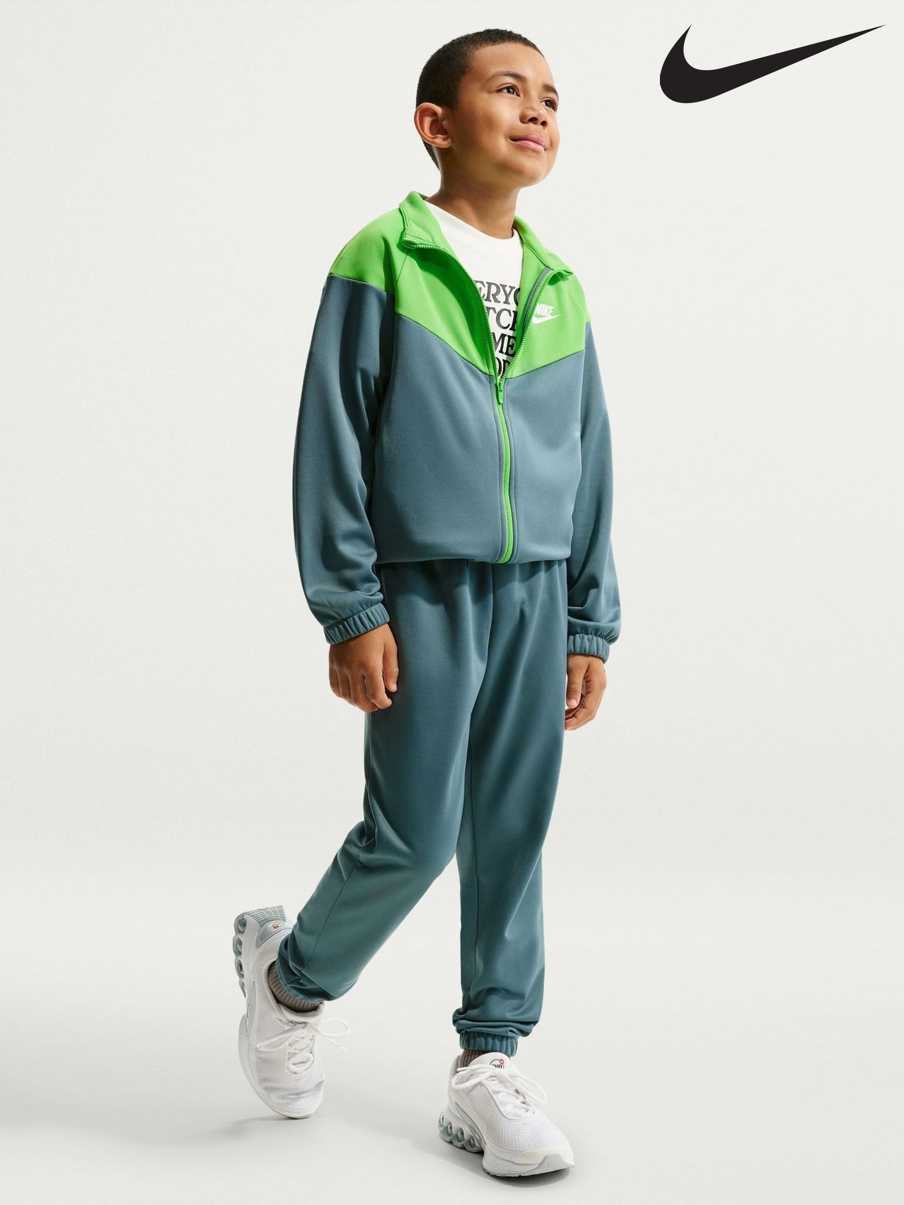 nike joggers near me