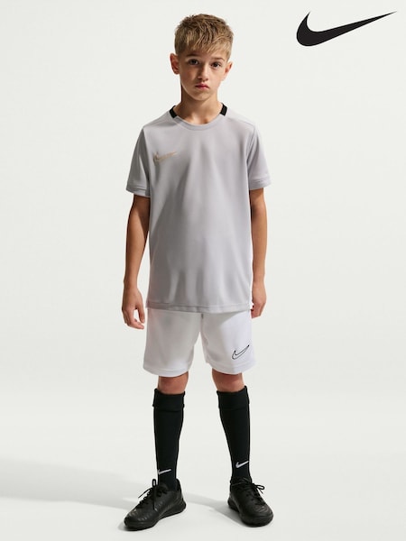 Nike White Shorts (H67640) | £17