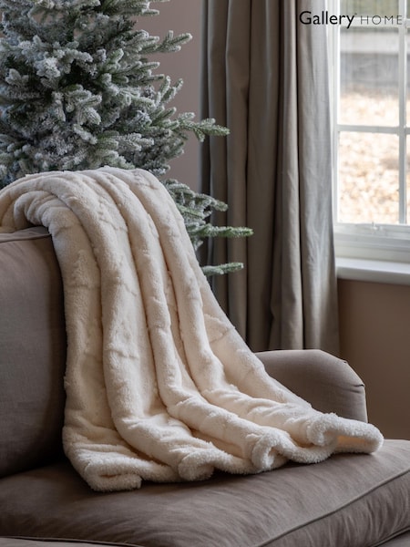 Gallery Home Cream Luxe Christmas Tree Sherpa Throw (H85280) | £24