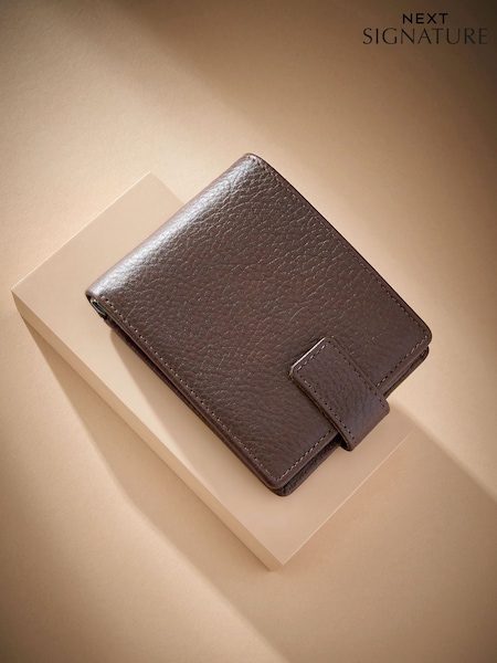 Brown Signature Leather Extra Capacity Wallet (M89637) | £30