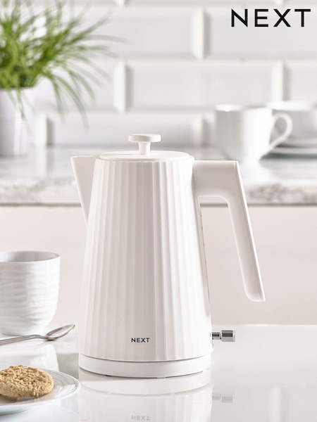 White Sleek Kettle (N51729) | £30