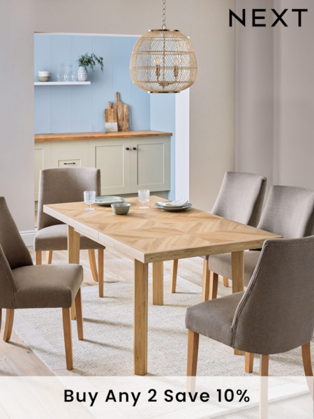 Light Natural Hayford Oak Effect Extending 4 to 6 Seater Dining Table (Q44749) | £525