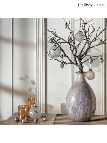 Gallery Home White Christmas Mistletoe Baubles (Set of 4) 100x100x100mm (Q68695) | £25