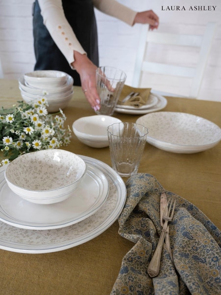 Laura Ashley Set of 4 Yellow Daniela Napkins (T61080) | £32