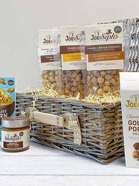Joe & Seph's Joe  Seph's Chocoholic Gourmet Popcorn Hamper Cross (TZ8138) | £31