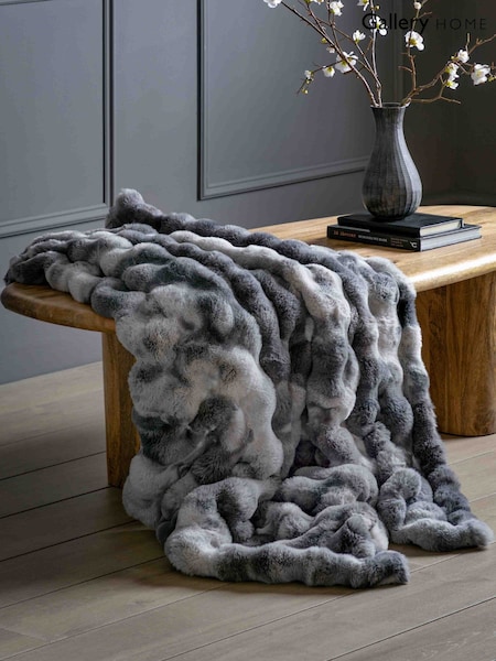 Gallery Home Marshmallow Rabbit Faux Fur Throw