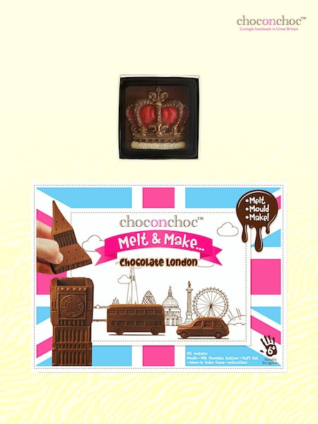 Choc on Choc MYO London Scenes with a Solid Chocolate Crown (UE1766) | £21