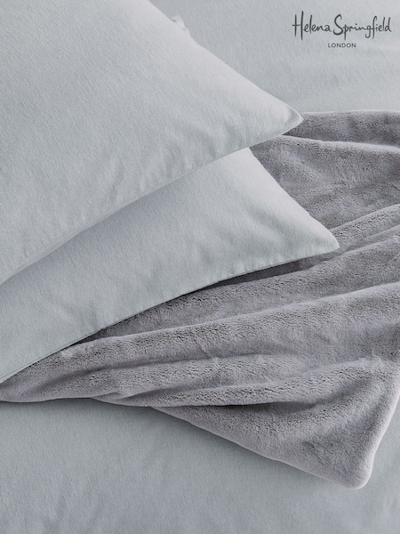 Helena Springfield Grey Cosy Throw (V11871) | £40