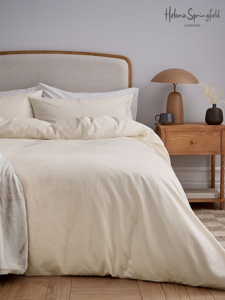 Helena Springfield Ivory Cosy Throw (V11890) | £35 - £65