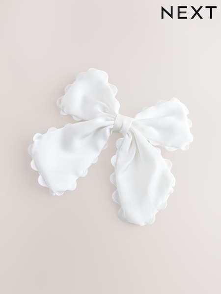 White Scallop Bow Clip (V11978) | £7.50