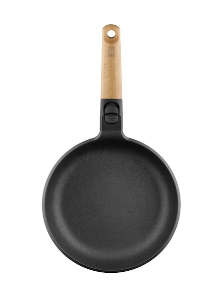 BRA Black Market Frying Pan 22cm (V43001) | £46