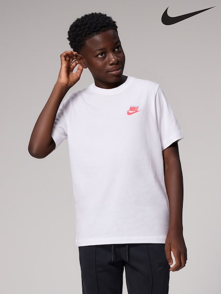 White - Nike Graphic T-shirt