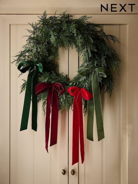 Artifical Christmas With Bows