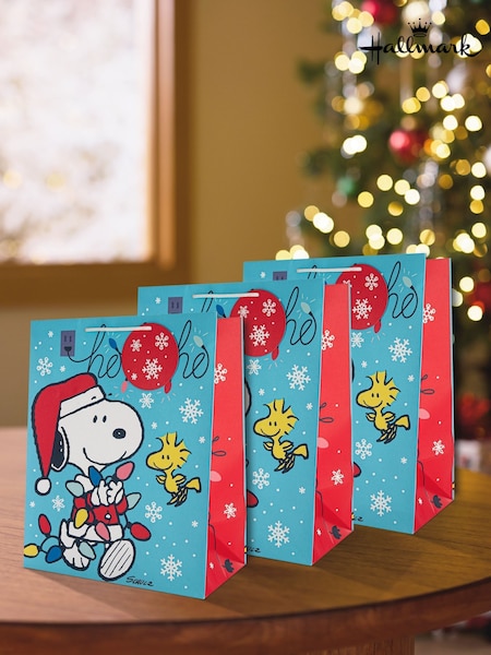 Hallmark Blue 3 Large Peanuts Snoopy Christmas Gift Bags (W06679) | £9