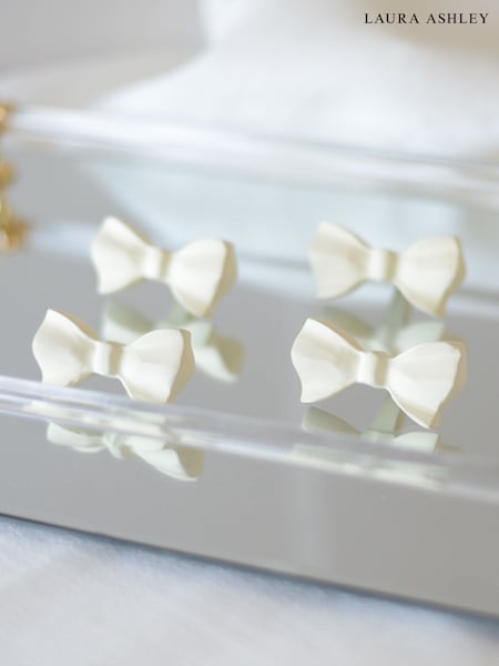 Laura Ashley Set of 2 Off White Aluminum Bow Drawer Knobs (W21723) | £28