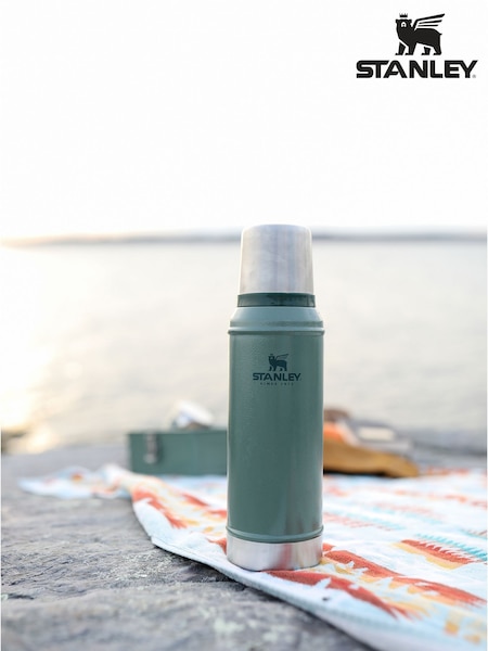 Stanley Hammertone Green Legendary Classic Bottle 0.75L (W26793) | £52