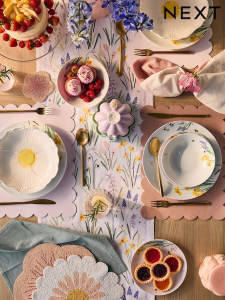 Set of 4 White Daisy Pasta Bowls (W27633) | £45