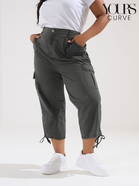 Yours Curve Black Woven Cargo Cropped 100% Cotton Trousers (W33647) | £31