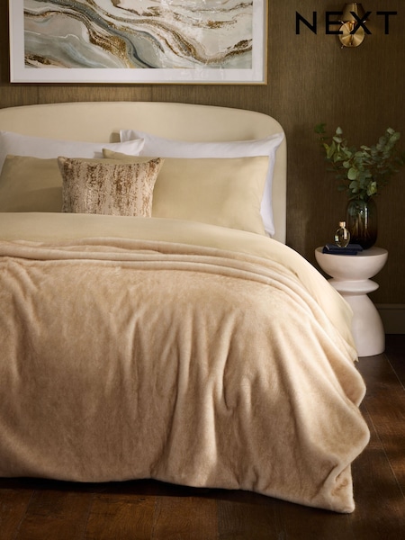 Ivory Arctic Fox Faux Fur Throw (W35442) | £55 - £75