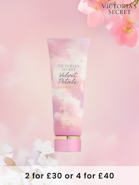 Victoria's Secret Velvet Petals Daydream 236ml Body Lotion (W90818) | £20