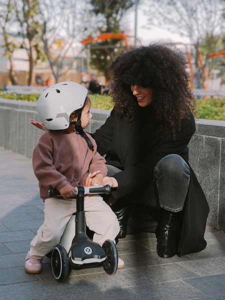 smarTrike Cool Grey Xtend Ride-On Scooter Plus for All Ages (Y19735) | £129