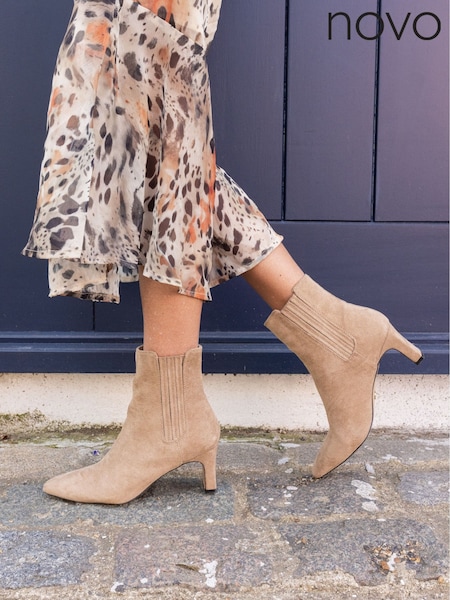 Novo Natural Wide Fit Kara Low Slim Block Heel Sqaure Point Chelsea Ankle Boots (Y27996) | £46