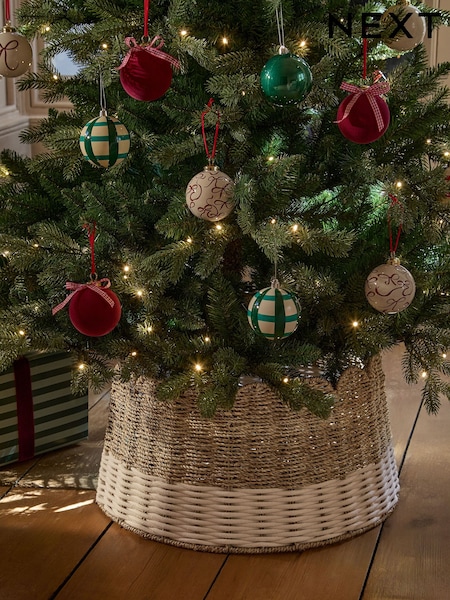 Woven Scalloped Edge Tree Skirt